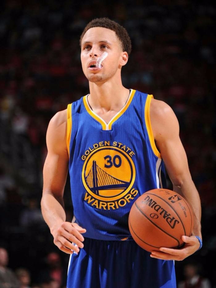 克罗斯晒2026年世界杯德国战袍：这件球衣确实很有吸引力（克罗斯展示2026世界杯德国队新球衣：确实颇具吸引力）