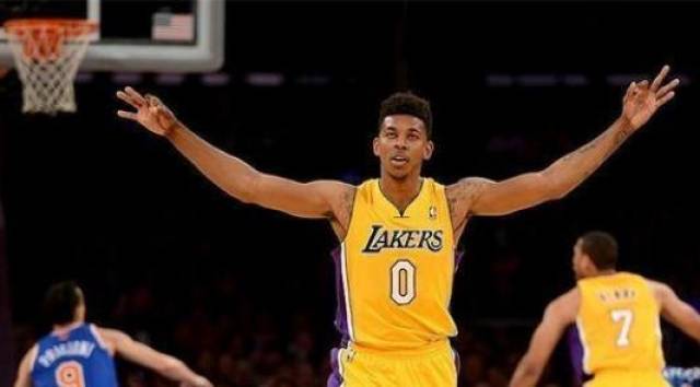 火箭全场狂抢62个篮板，比国王足足多了30个（火箭篮板碾压，全场62个，较国王多出30个）