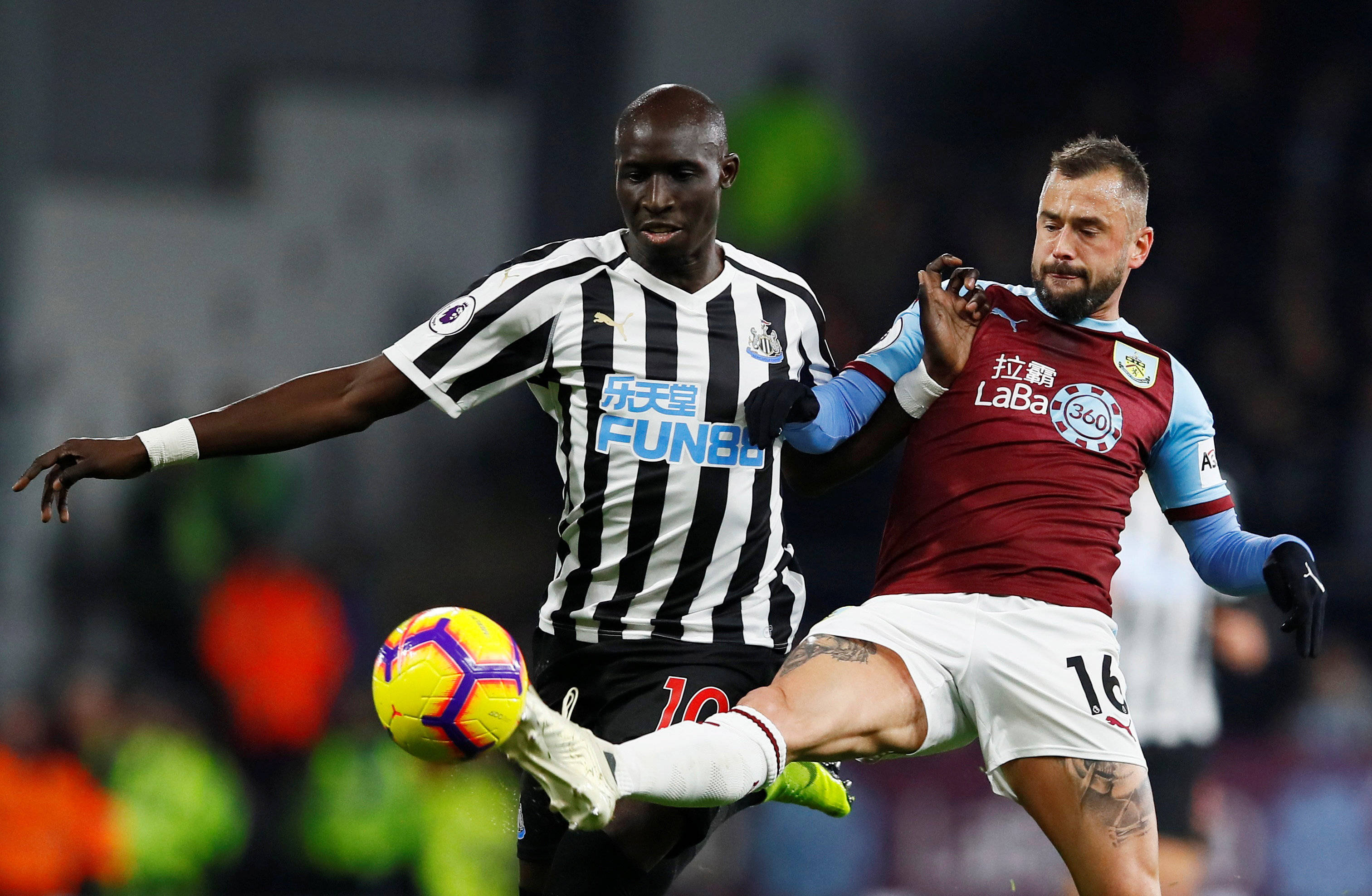 掘金约基奇豪取三双助球队连胜（约基奇砍下三双，助掘金再取连胜）