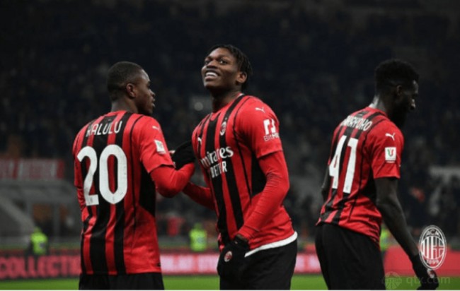 替补戴帽，凯恩当选斯图加特vs拜仁全场最佳球员（凯恩替补戴帽，获评斯图加特vs拜仁全场最佳）