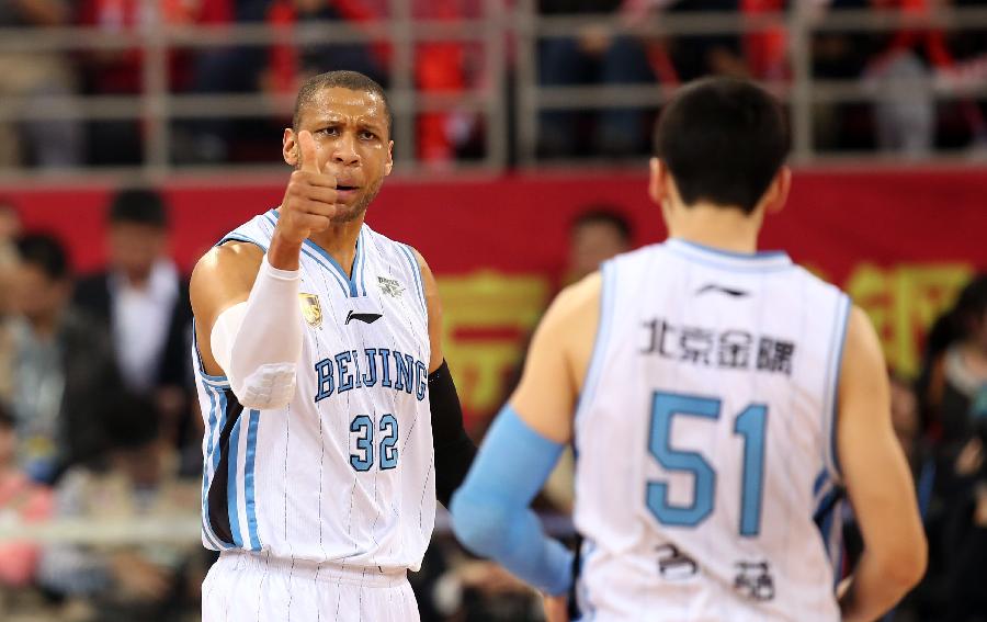 炸裂！14岁中国游泳天才自由泳上演逆袭夺冠，后程发力太恐怖了（14岁中国自由泳新星绝地反超夺冠，末段爆发震撼全场）