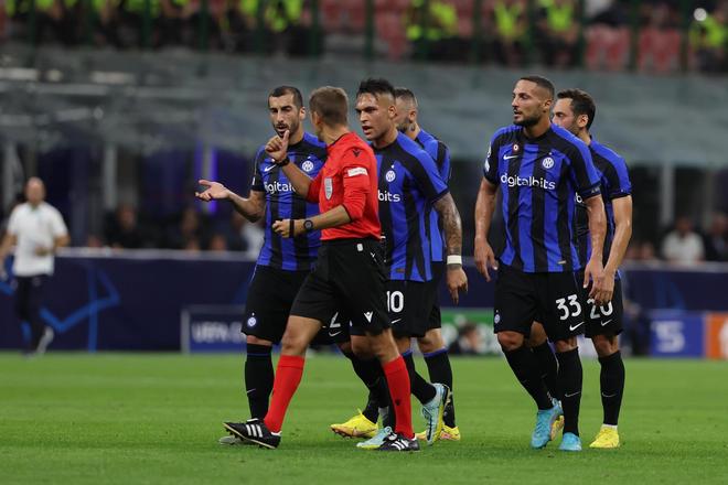 记者：富安健洋已与阿贾克斯就一份短期合同达成一致（消息称，富安健洋已与阿贾克斯谈妥短期合约）